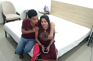 Horny Indian Bhabhi Hot Sex There College Boy In Inn