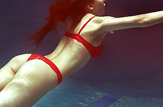 Lina Mercury – Russian big tits pornstar enjoys swimming pool
