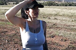 Ginormous Titty Ginormous Thick ASS Tattooed Mature Milf Gives Stranger a Blowjob In The Outback For a Hoist Home - Melody Radford